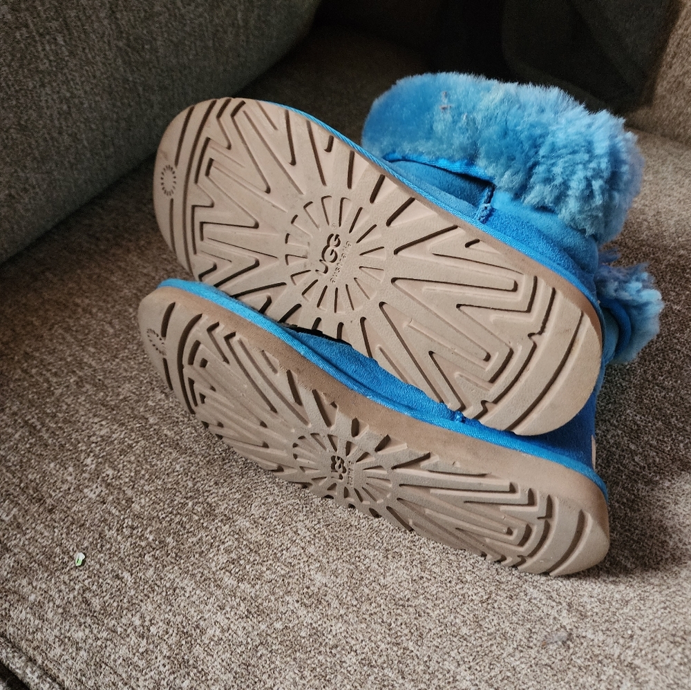 USED Blue UGGS - Picture 14 of 16